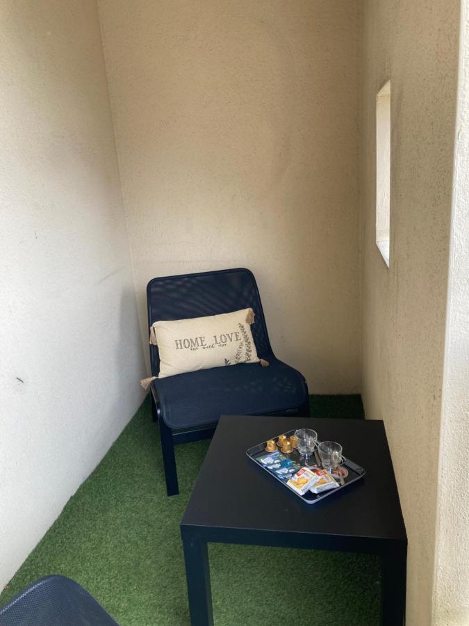 Charmant T2 Sur Ile De Nantes Avec Parking Et Balcon Kültér fotó